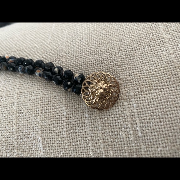 Black Agate bracelet with vintage Lion button clasp - Picture 3 of 7